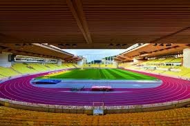 详解棒球规则中的“打击区干扰”判定当打者的脚部滑出白线区域